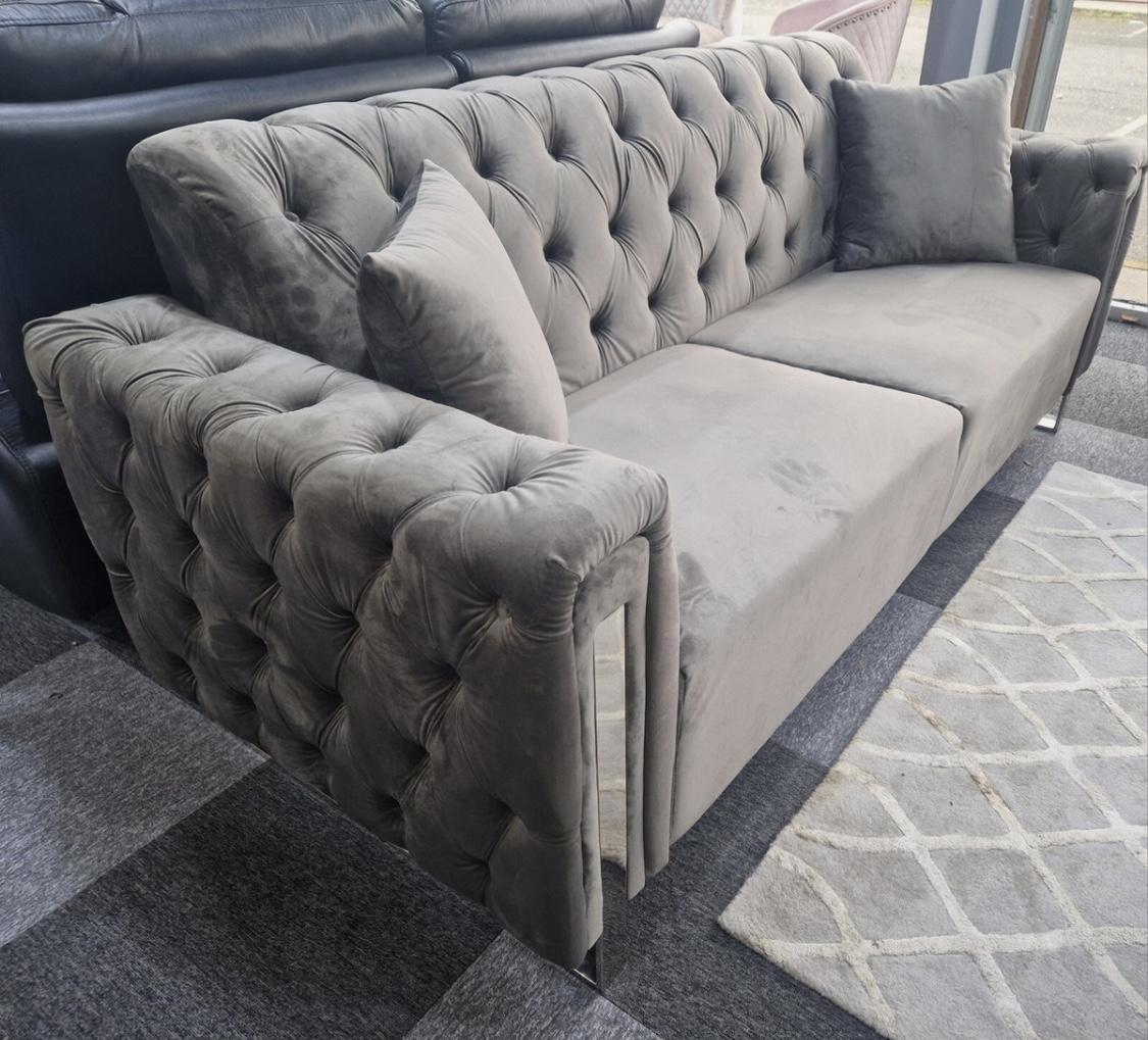Tuxedo chesterfield 3+2 plush velvet sofa